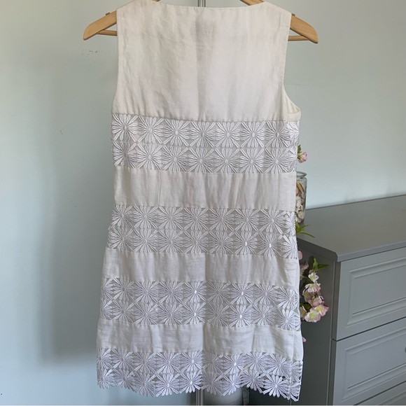 WHITE LINEN SLEEVELESS SHIFT SUMMER DRESS / DAISY MOTIF / LINED / VINTAGE / 2 - Picture 3 of 9